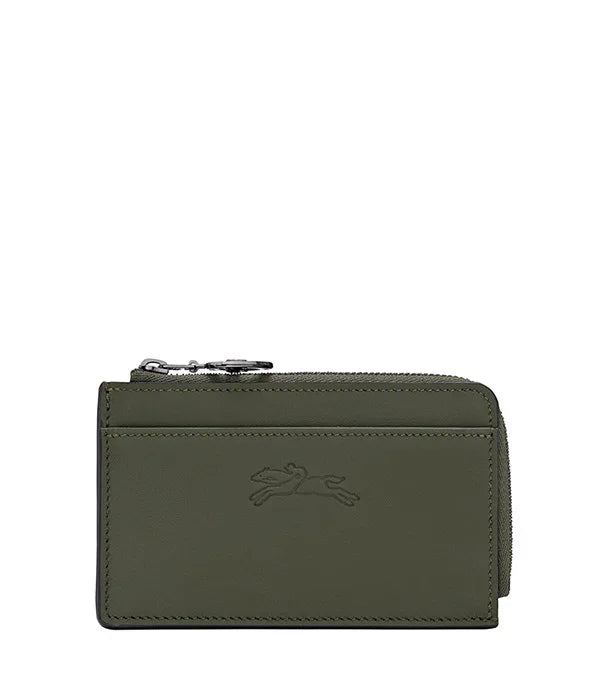 ארנק עור ירוק עם רוכסן ולוגו מובלט, מוצר יוקרה CHOZEN מותגים מובילים בעולם