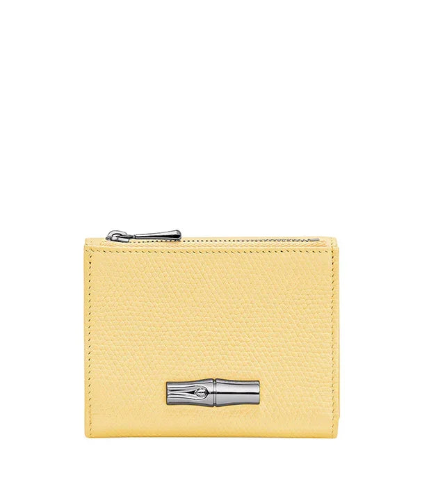 ארנק עור צהוב יוקרתי עם רוכסן ועיטור מתכתי בחזית, מבית CHOZEN