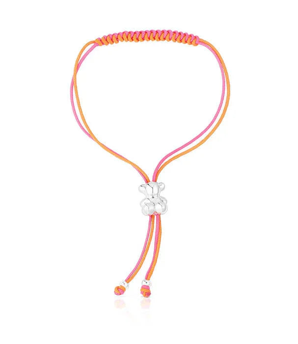 צמיד חוטים ורוד כתום עם תליון דובי כסוף, עיצוב אופנתי באתר CHOZEN