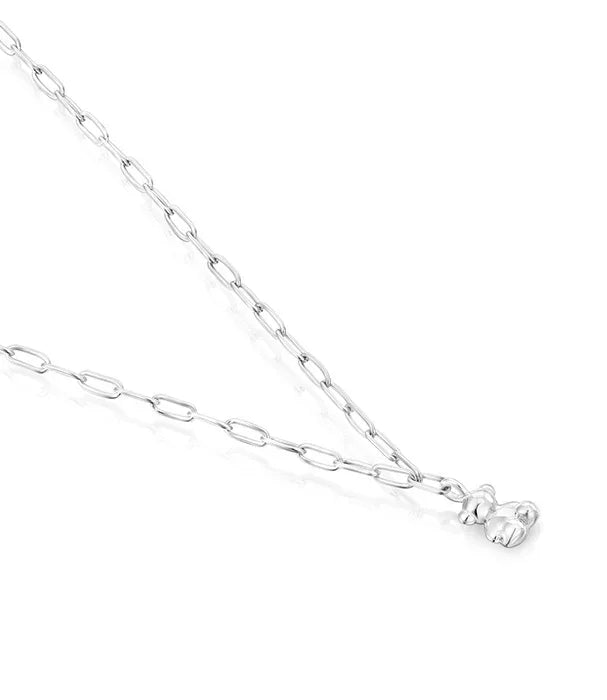 שרשרת כסף עדינה עם תליון קטן בעיצוב מודרני, מבית המותגים של CHOZEN