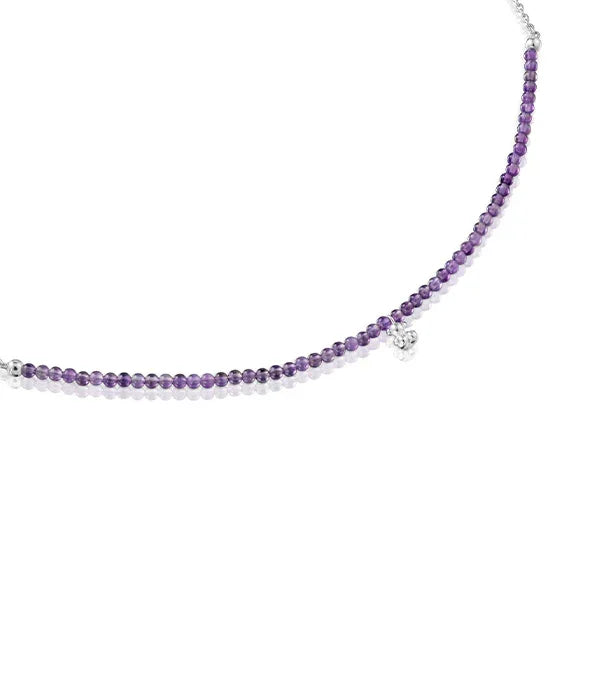 שרשרת חרוזים סגולים עדינה מבית CHOZEN, תכשיט אופנה יוקרתי על רקע לבן