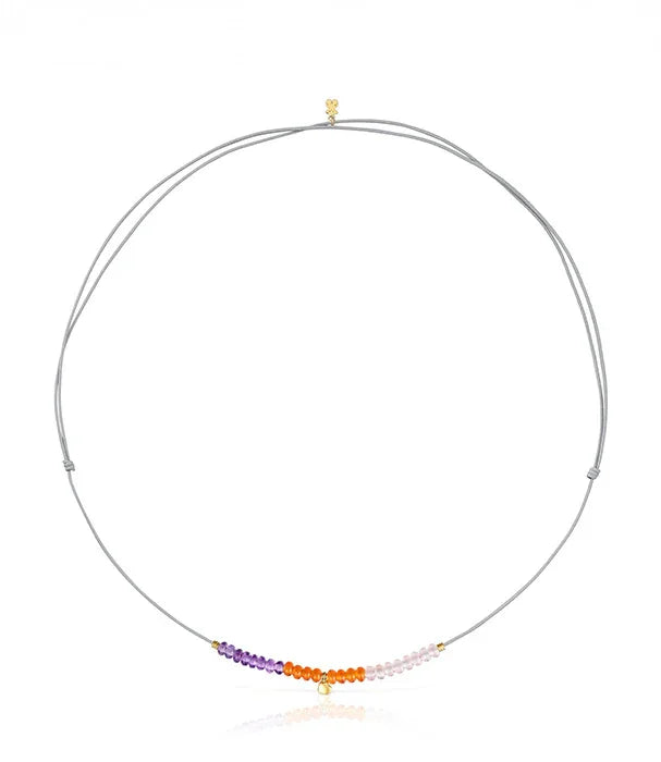 קולר דק עם חרוזים סגולים, כתומים וורודים על חוט כסף, תכשיט אופנתי מבית CHOZEN