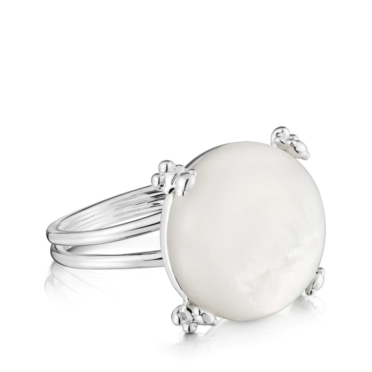 טבעת כסף לנשים עם אבן עגולה בגוון פנינה מ-CHOZEN, עיצוב אלגנטי ויוקרתי