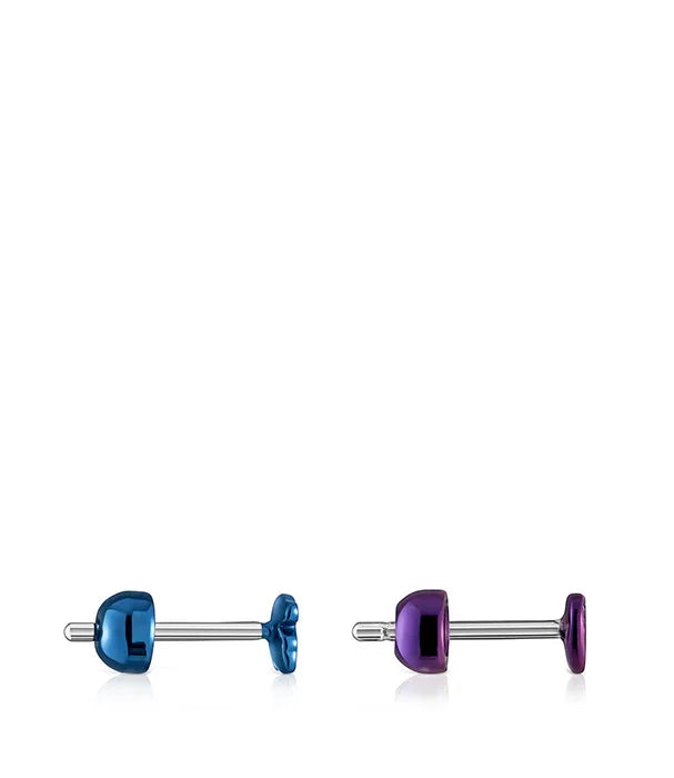 עגילי סטאד תכלת וסגול מטאלי על רקע לבן, מותג תכשיטים CHOZEN