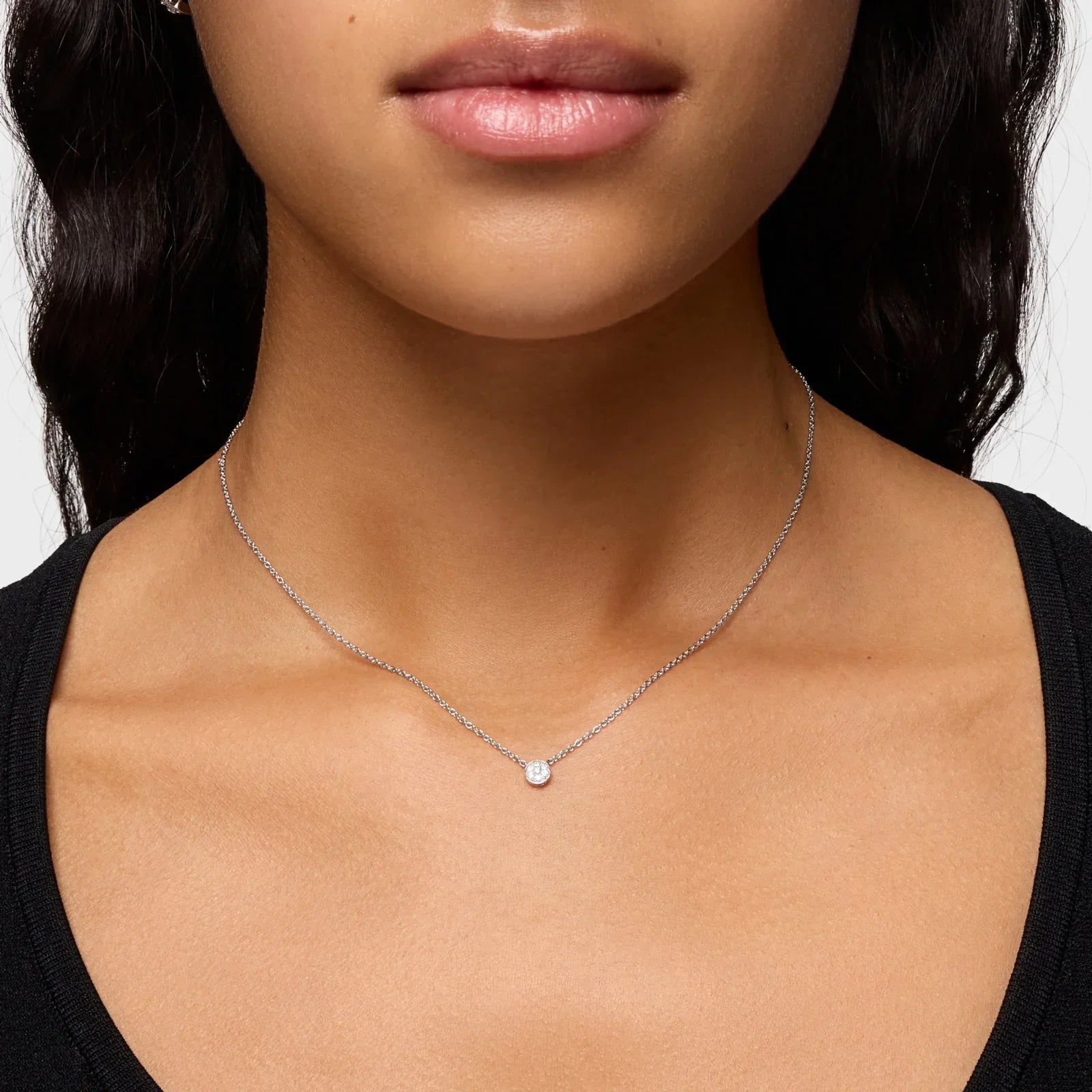 שרשרת כסף עדינה עם תליון עגול, תכשיטים יוקרתיים מבית CHOZEN