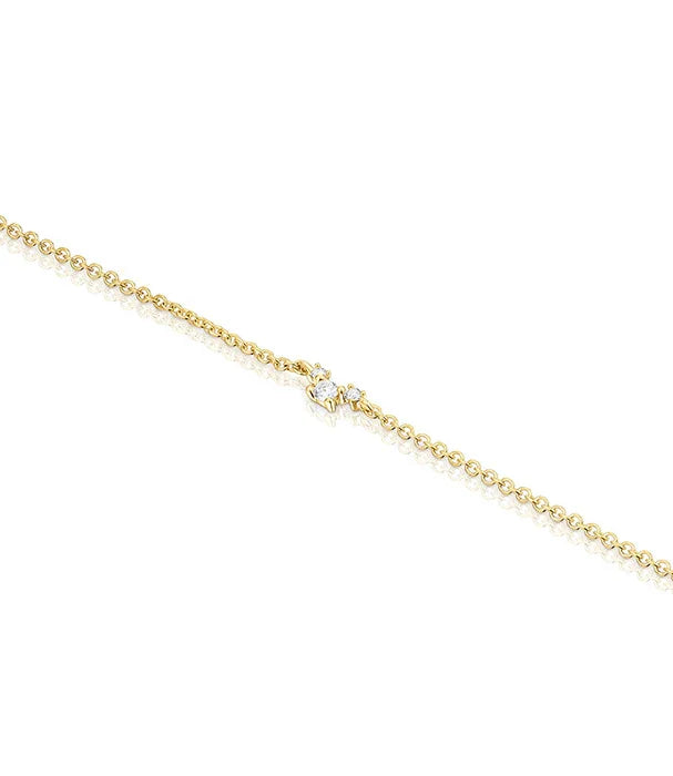 צמיד זהב עדין עם תליון לב קטן ואבן נוצצת, תכשיט יוקרתי מבית CHOZEN