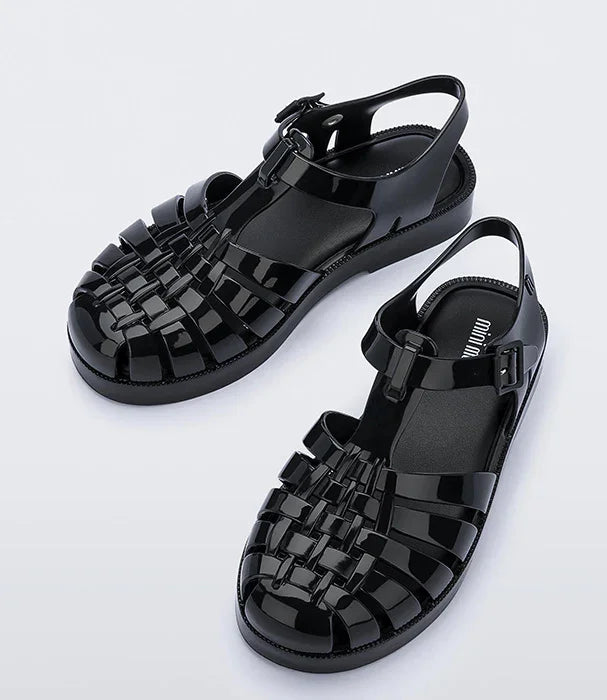 סנדלים אופנתיים שחורים לנשים בעיצוב קלאסי עם רצועות, מבית CHOZEN