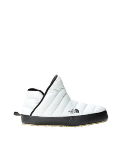 נעל בית לבנה The North Face לגברים, דגם מרופד, מוצג על רקע לבן באתר CHOZEN
