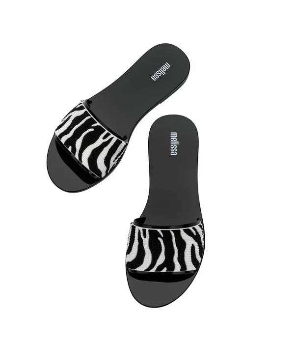 כפכפים לנשים melissa עם רצועת זברה שחור לבן, עיצוב אופנתי מבית CHOZEN