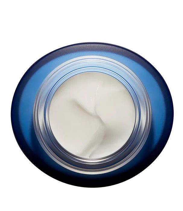 צנצנת קרם לחות לבן במבט על, מכסה כחול, מוצר טיפוח יוקרתי מבית CHOZEN
