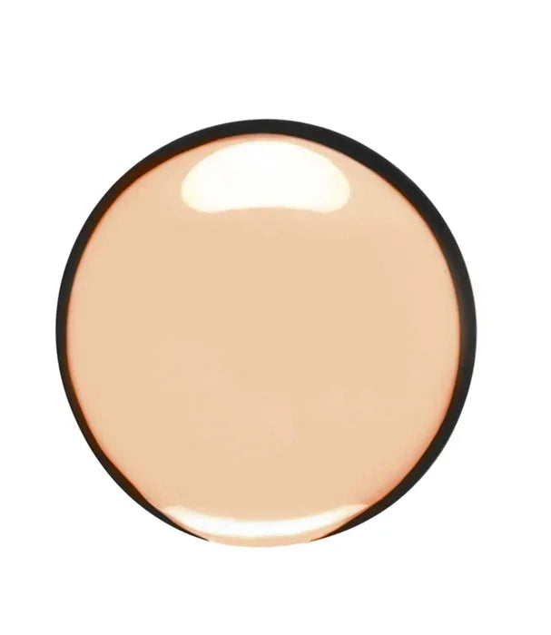 טיפת מייקאפ בגוון בז׳ בהיר על רקע לבן, מוצר איפור קוסמטי CHOZEN