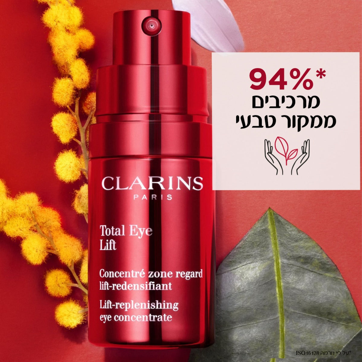 סרום עיניים קלרינס Total Eye Lift בבקבוק אדום, מוקף בפרחים ועלים, עם טקסט 94% מרכיבים טבעיים.