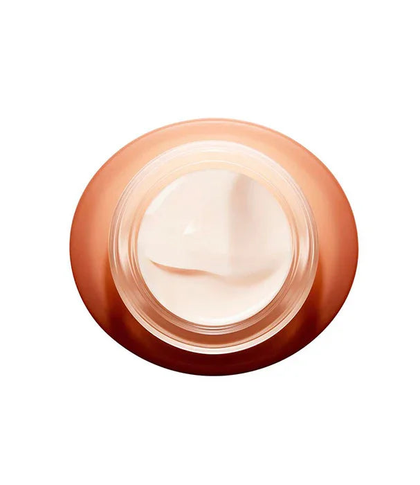 קרם פנים בצנצנת זהב ממותג מוביל מבית קבוצת אלפא, צילום על רקע לבן