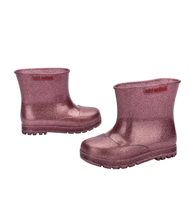 מגפיים קצרים לילדים בגוון סגול נצנץ, mini melissa, מקבוצת אלפא, על רקע לבן