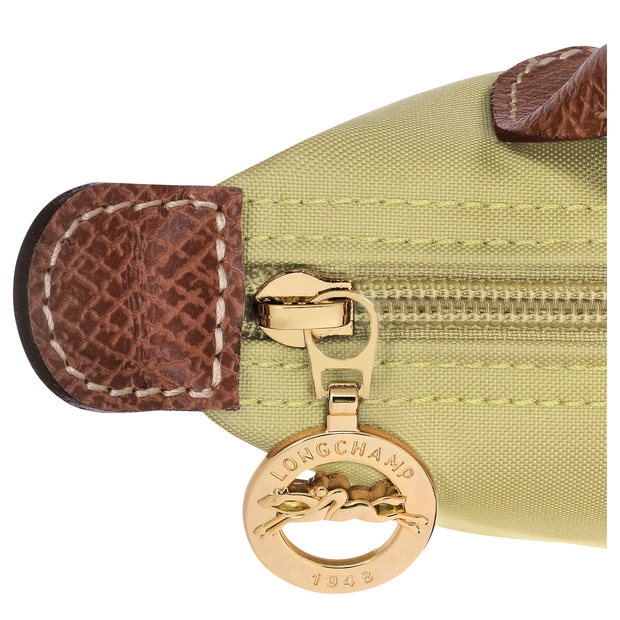 רוכסן זהב עם תליון לוגו LONGCHAMP על תיק יוקרה בצבע בז' ופרטי עור, CHOZEN קבוצת אלפא