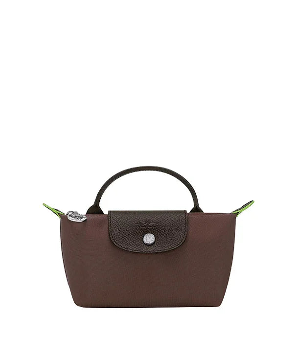 תיק יד חום מעוצב לנשים מבית מותג בינלאומי, משווק על ידי קבוצת אלפא CHOZEN