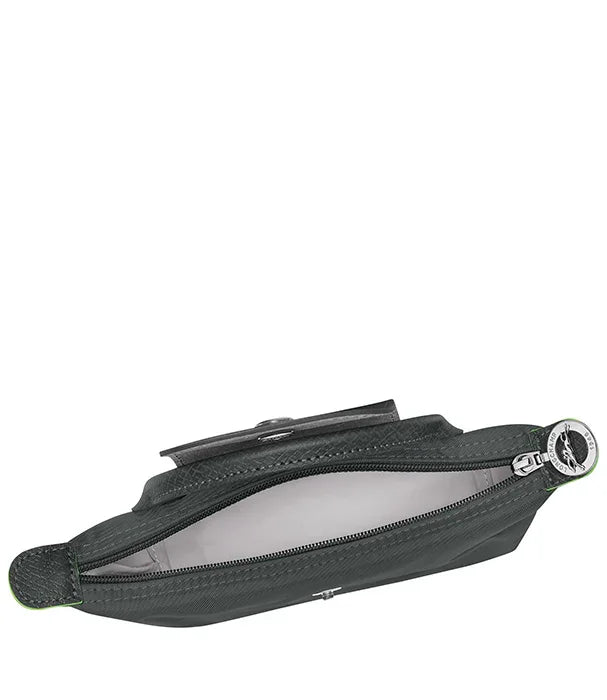 תיק עור שחור אלגנטי עם רוכסן פתוח, מוצר פרימיום באתר CHOZEN, מבית קבוצת אלפא