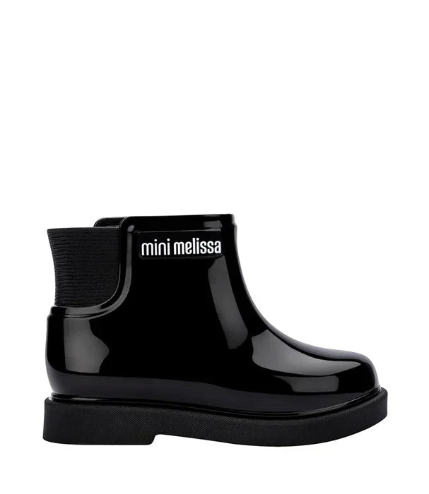 מגף ילדים שחור מבריק mini melissa, עיצוב ייחודי, מבית קבוצת אלפא, CHOZEN מותגים מובילים