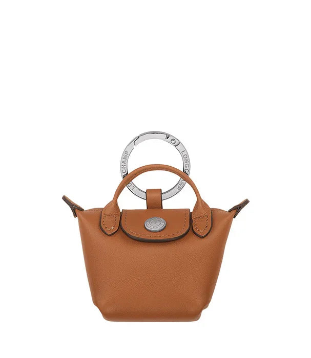 מחזיק מפתחות תיק עור חום יוקרתי של מותג Longchamp, מוצר אופנה באתר CHOZEN