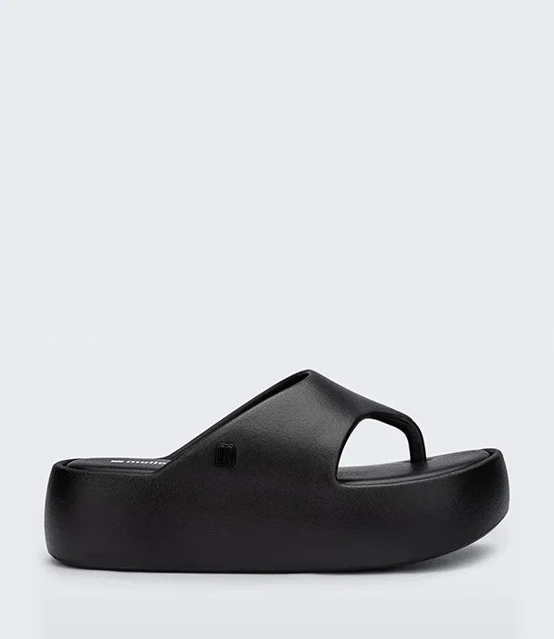 כפכפי פלטפורמה שחורים בסגנון מודרני של CHOZEN מבית קבוצת אלפא