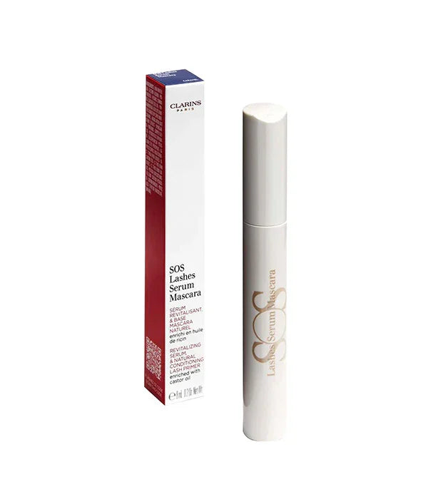 מסקרה סרום SOS Lashes של קלרינס ליד האריזה, מוצר טיפוח ריסים מבית המותגים הנבחרים ב-CHOZEN