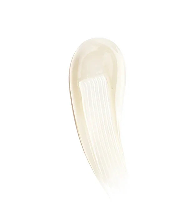 מריחה של קרם לבן איכותי על רקע לבן, מוצר טיפוח עור יוקרתי מבית CHOZEN