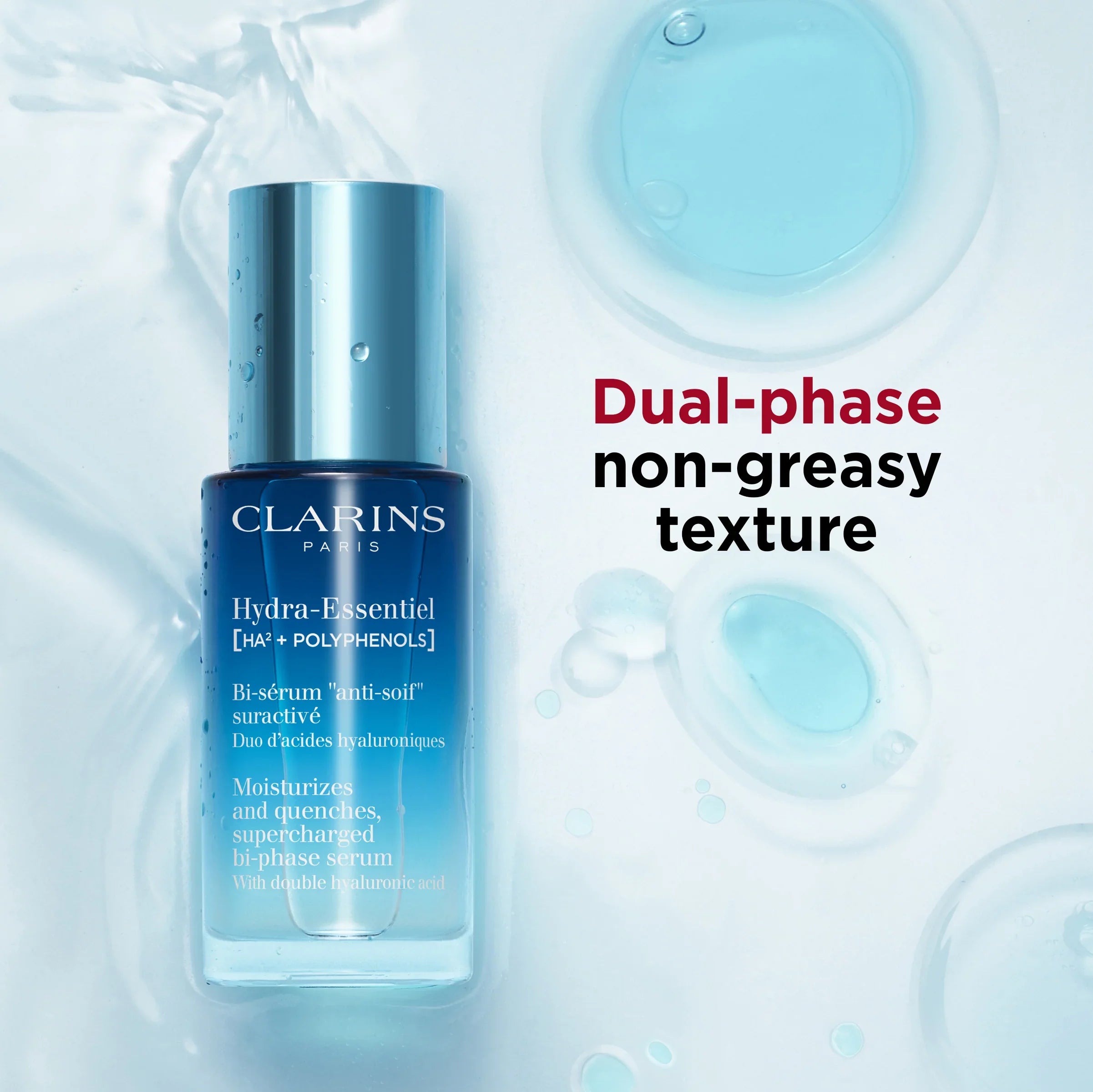 סרום דו-פאזי לחות קלרינס Hydra-Essentiel על רקע טיפות מים, מבית מותגי יוקרה ב-CHOZEN