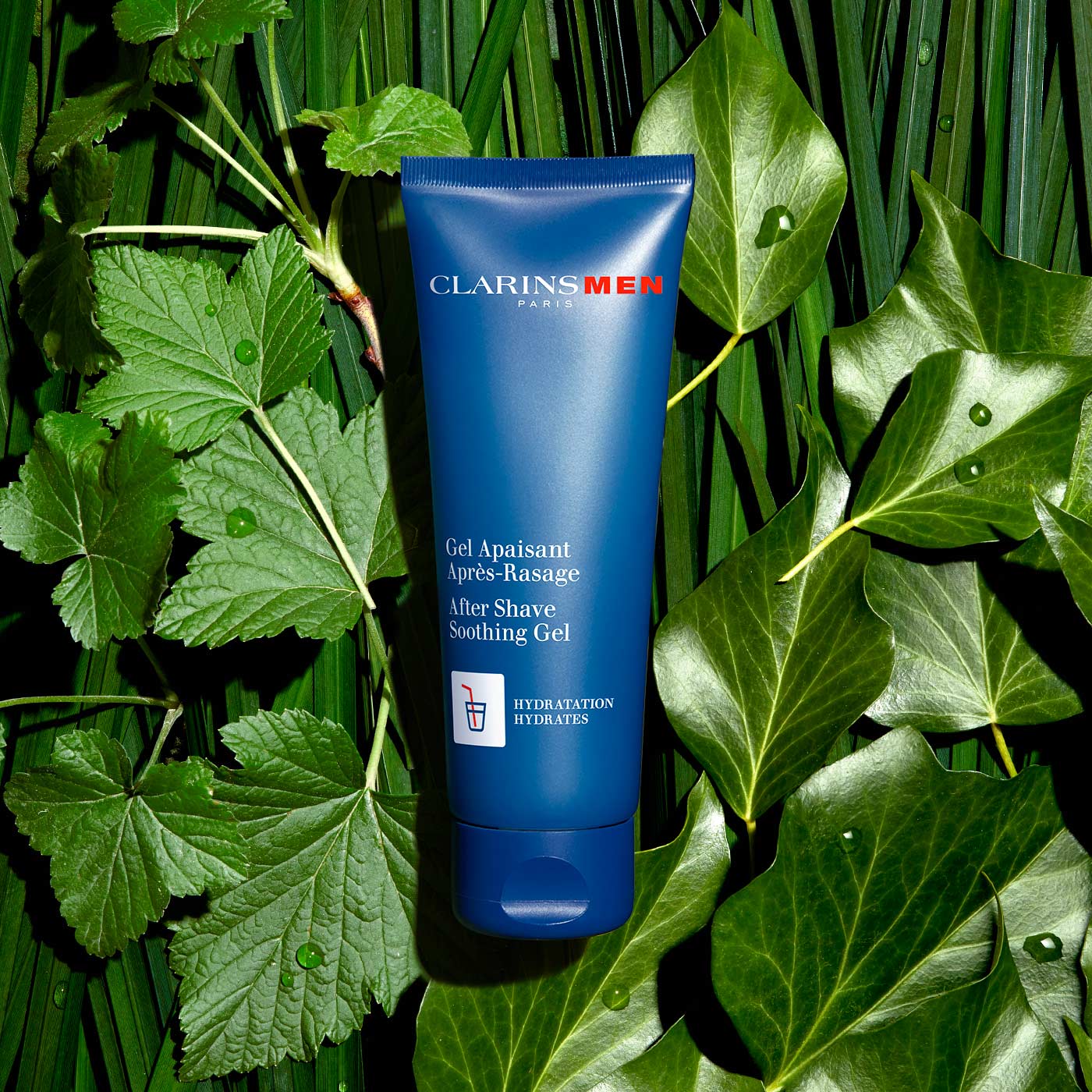ג'ל אפטר שייב מרגיע לגבר, Clarins Men, מונח על עלים ירוקים, מוצר טיפוח לגבר