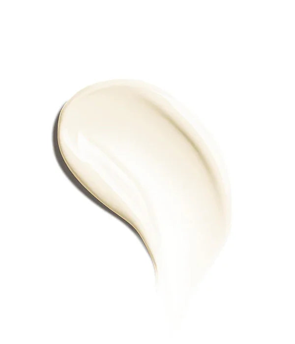 מריחה של קרם לבן איכותי, צילום מוצר קוסמטיקה יוקרתי מתוך חנות CHOZEN