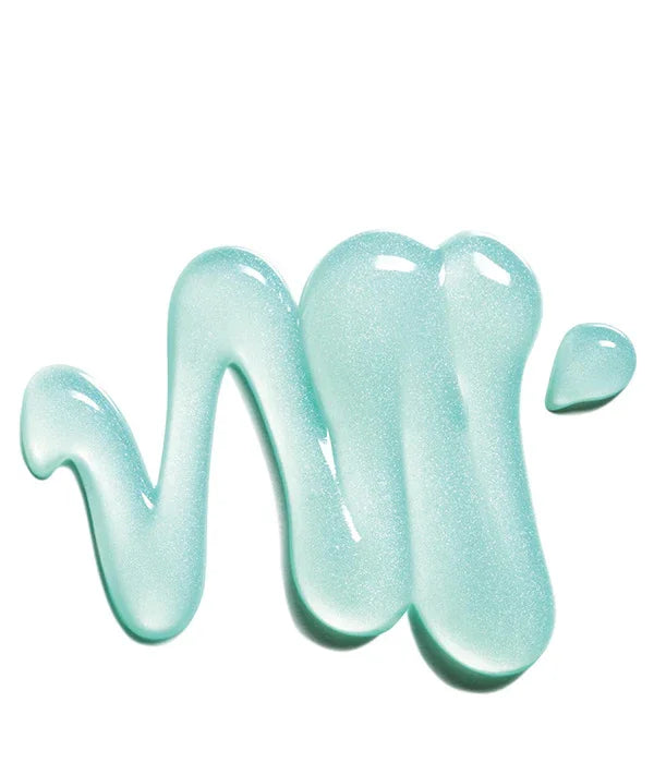 מריחה של ג'ל טיפוח לפנים בגוון תכלת מבריק, מוצר יופי חדש מחנות CHOZEN