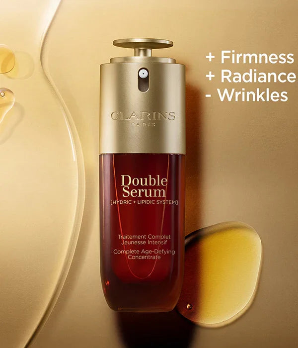 סרום Double Serum של Clarins על רקע זהב, מוצר טיפוח אנטי אייג'ינג יוקרתי ב-CHOZEN