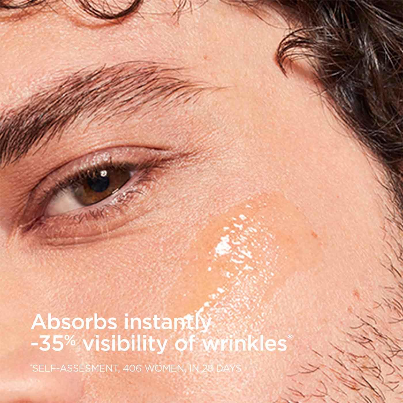 פנים של גבר עם קרם לחות על הלחי, מוצר טיפוח עור CHOZEN נגד קמטים