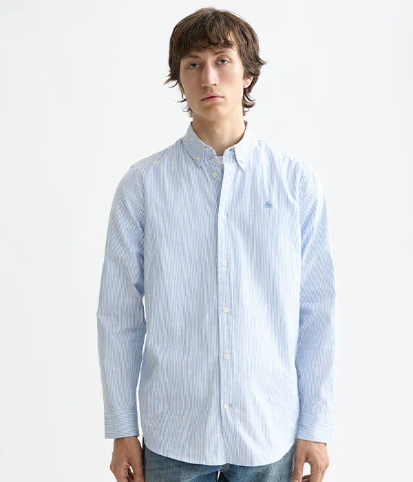 גבר לובש חולצה מכופתרת פסים תכולים CHOZEN, אופנה לגבר מבית קבוצת אלפא