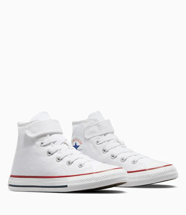 נעלי סניקרס גבוהות לילדים בצבע לבן של Converse, CHOZEN, על רקע לבן נקי