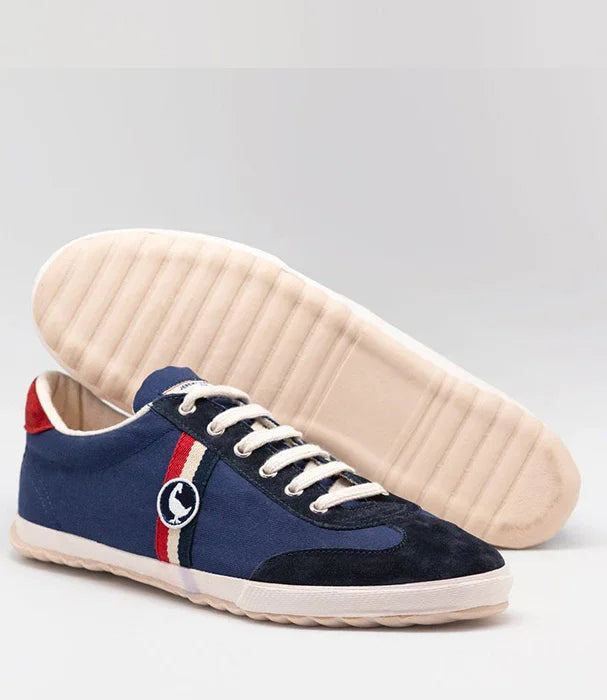 נעלי סניקרס לגברים בצבע כחול עם פס אדום ולבן, לוגו עגול, מבית CHOZEN