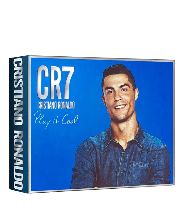 אריזת בושם CR7 של כריסטיאנו רונאלדו, רקע כחול, צילום פורטרט לגבר, מותג בינלאומי ב-CHOZEN