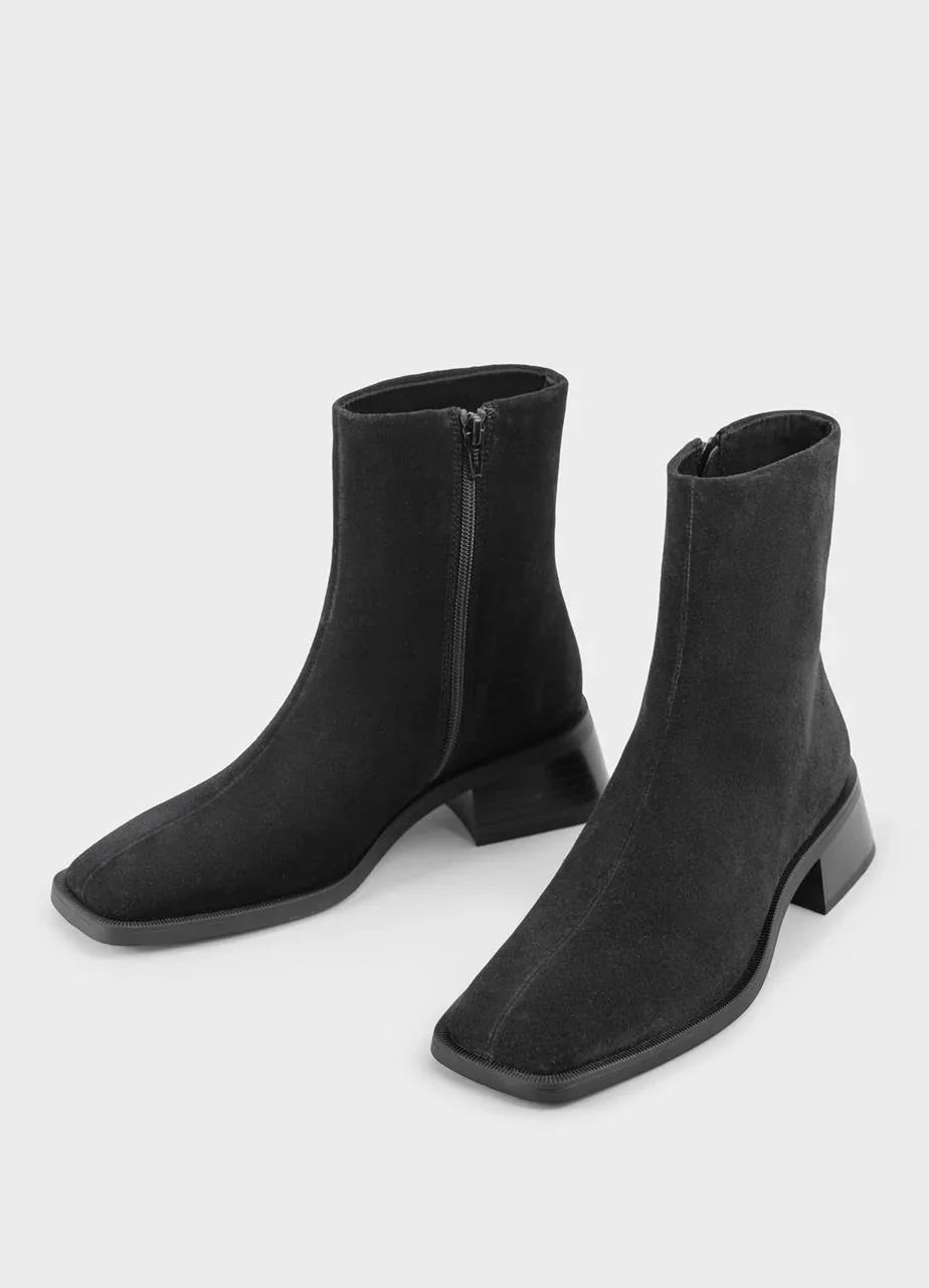 מגפונים שחורים לנשים בעיצוב אלגנטי עם עקב נמוך באתר CHOZEN, יבואן רשמי קבוצת אלפא