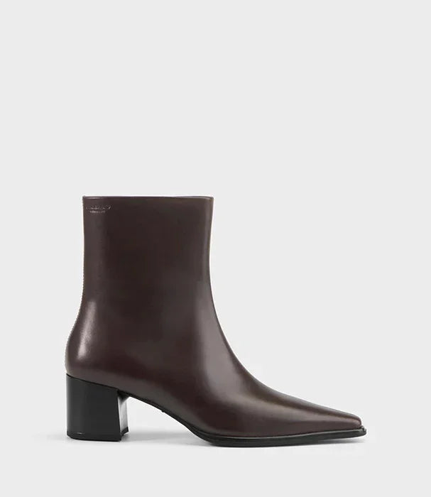 מגף עקב חום נשים מעור, מעוצב בקו אלגנטי, מבית המותגים המובילים ב-CHOZEN