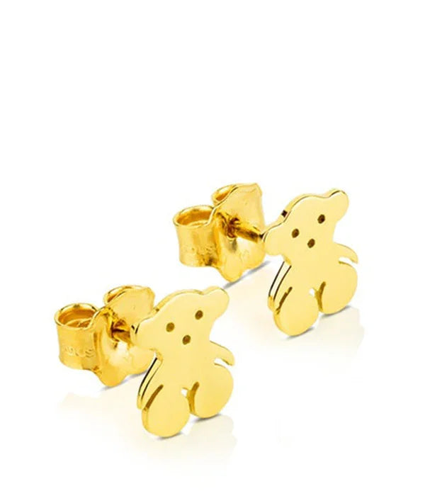 עגילי דובון מזהב מבריק מבית CHOZEN, צילום על רקע לבן