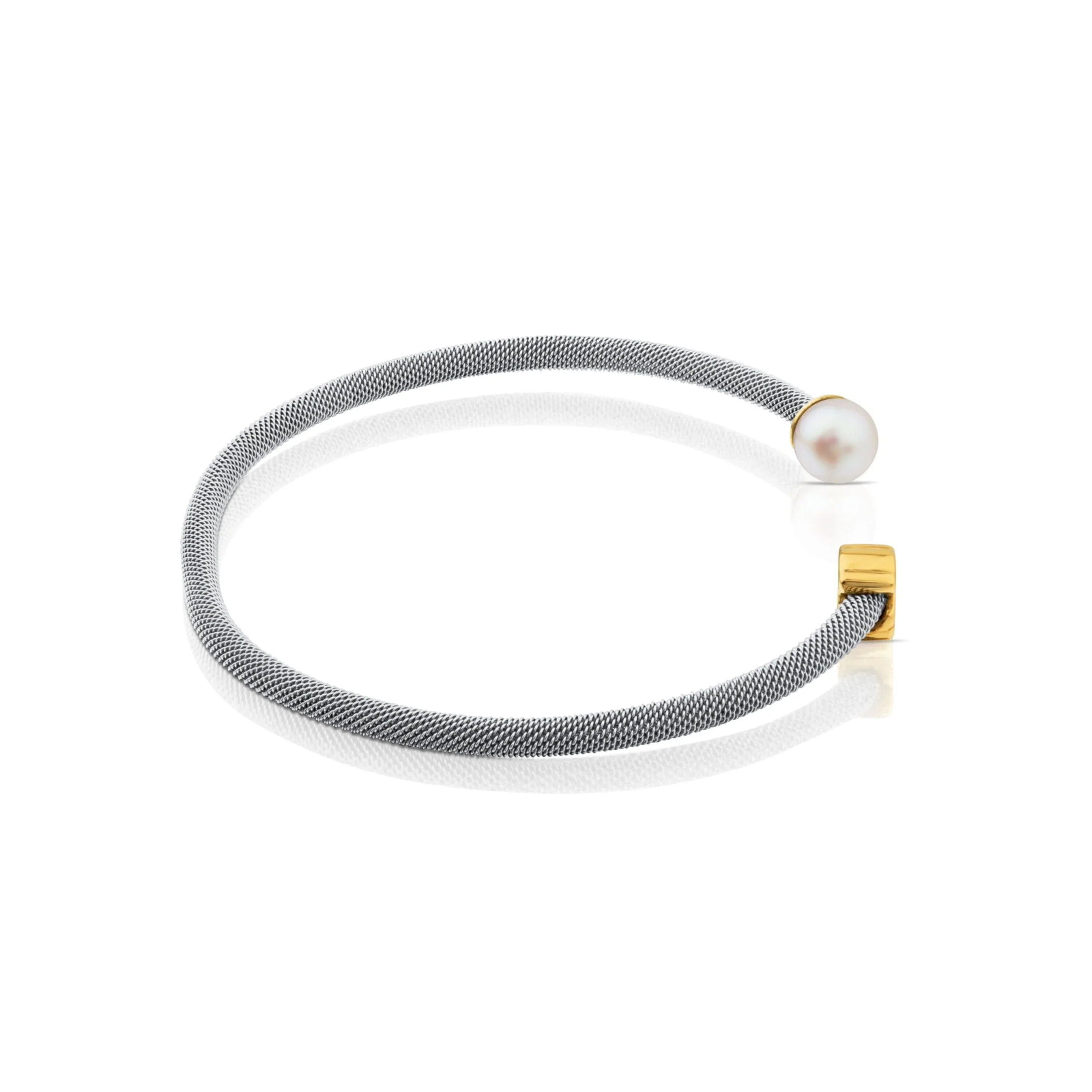 צמיד פתוח מסריג מתכתי בצבע כסף עם קצה זהב ופנינה, תכשיט יוקרתי CHOZEN