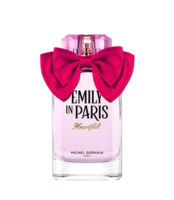 בקבוק בושם EMILY IN PARIS עם נוזל ורוד, פקק ורוד וסרט פפיון אדום, מבית MICHEL GERMAIN.