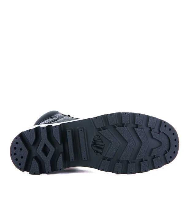 סוליית מגף שחור דגם Palladium עם דוגמה ייחודית, צילום מלמטה, CHOZEN מותגים מובילים