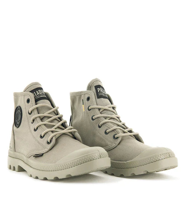 נעלי פלטפורמה גבוהות לגברים בצבע בז' מבית Palladium, מוצגות על רקע לבן באתר CHOZEN