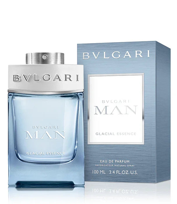 בושם BVLGARI MAN Glacial Essence לאיש, בקבוק כחול ליד קופסה תואמת, מותג יוקרה מבית CHOZEN