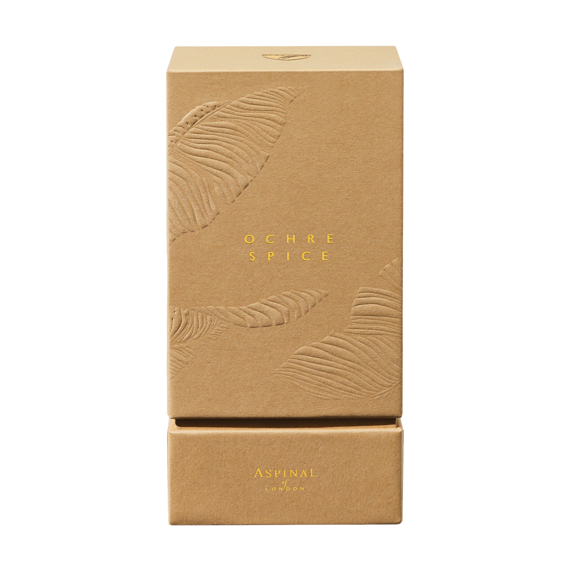 אריזת מתנה חומה ממותגת Aspinal London עם כיתוב Ochre Spice בעיצוב יוקרתי, בחנות CHOZEN