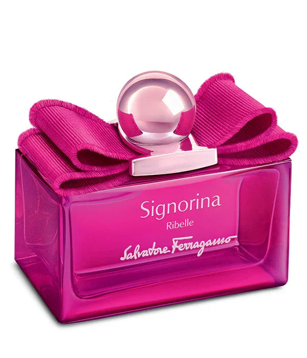 בקבוק בושם ורוד Signorina Ribelle סלבטורה פרגמו, עם פקק וכרוך בסרט, מבית אלפא
