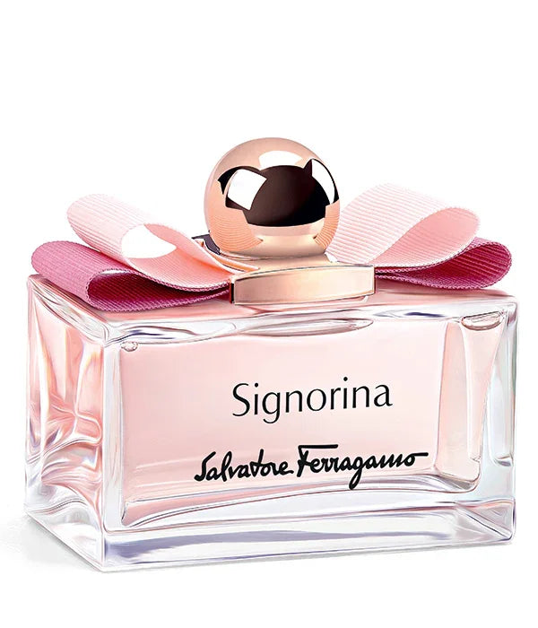 בושם Signorina של Salvatore Ferragamo לנשים, בקבוק ורוד מעוצב עם פקק מוזהב, מבית CHOZEN