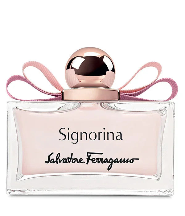 בושם Signorina של Salvatore Ferragamo, בקבוק זכוכית עם פקק ורוד וקישוט סרט ורוד, מותג יוקרה
