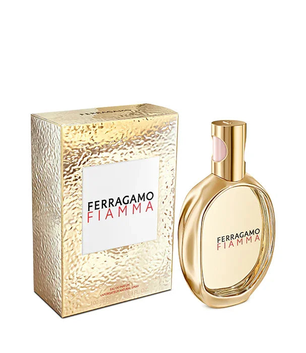 בושם Ferragamo Fiamma בבקבוק מוזהב ליד קופסה מעוצבת, בישום קבוצת אלפא, CHOZEN