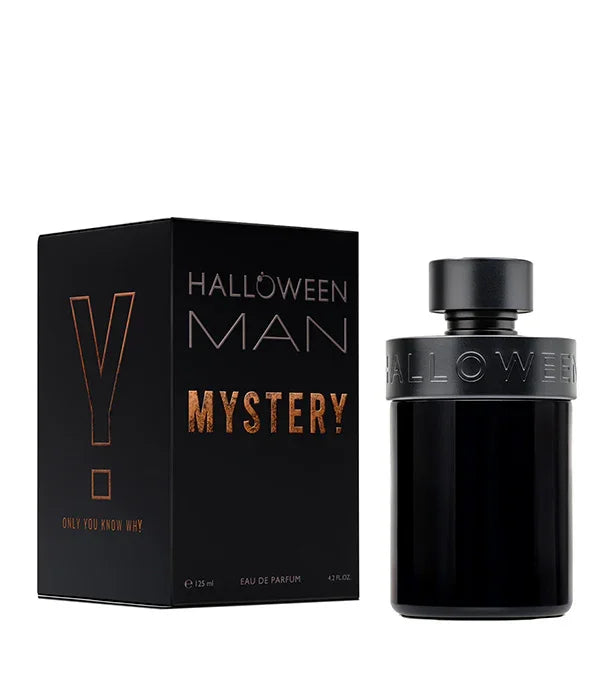 בושם גבריים HALLOWEEN MAN MYSTERY באריזה שחורה ליד בקבוק, מותג על יבואן רשמי CHOZEN